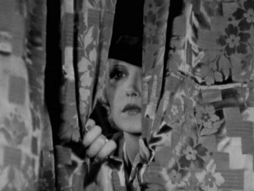 Couverture du film Dans le silence d'une mer abyssale