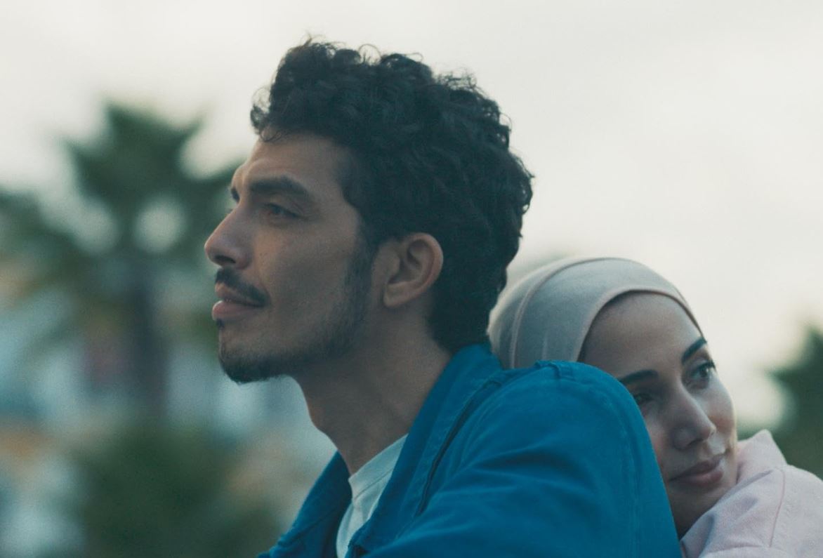 Couverture du film Derrière les palmiers