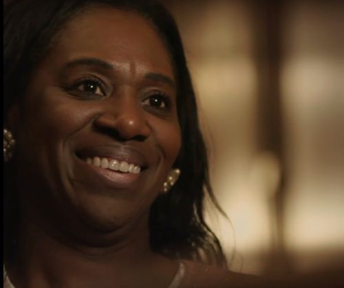 Couverture du film Une femme prêtre, la passion selon Myra