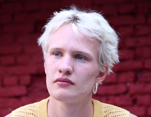 Victor Polster. La balance entre mouvements dansés et moments joués